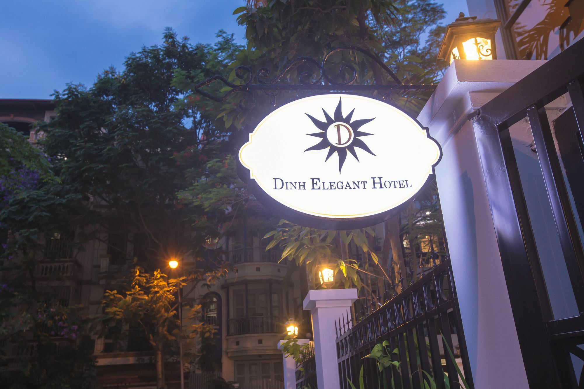 Dinh Elegant Hanoi Hotel Buitenkant foto