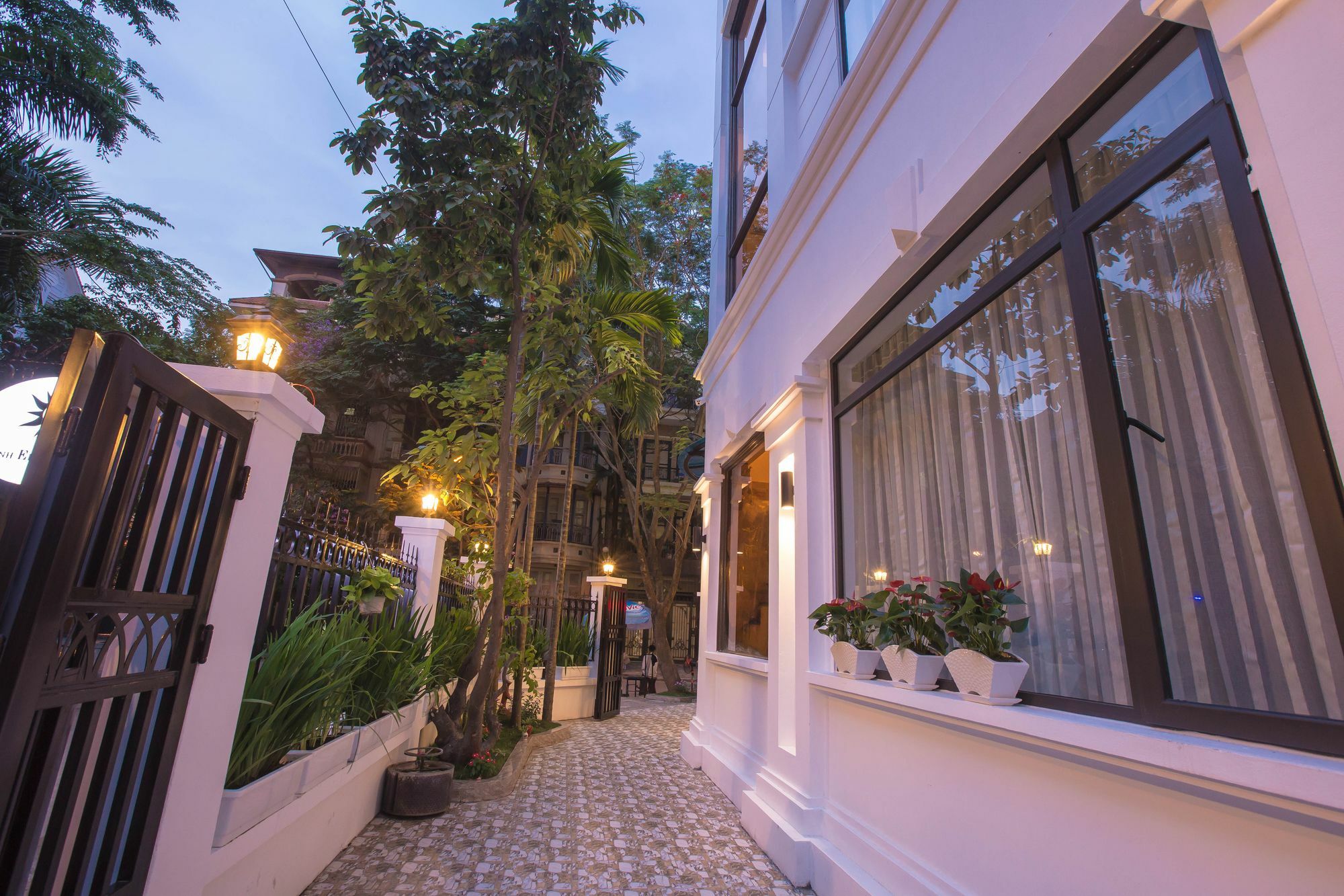 Dinh Elegant Hanoi Hotel Buitenkant foto