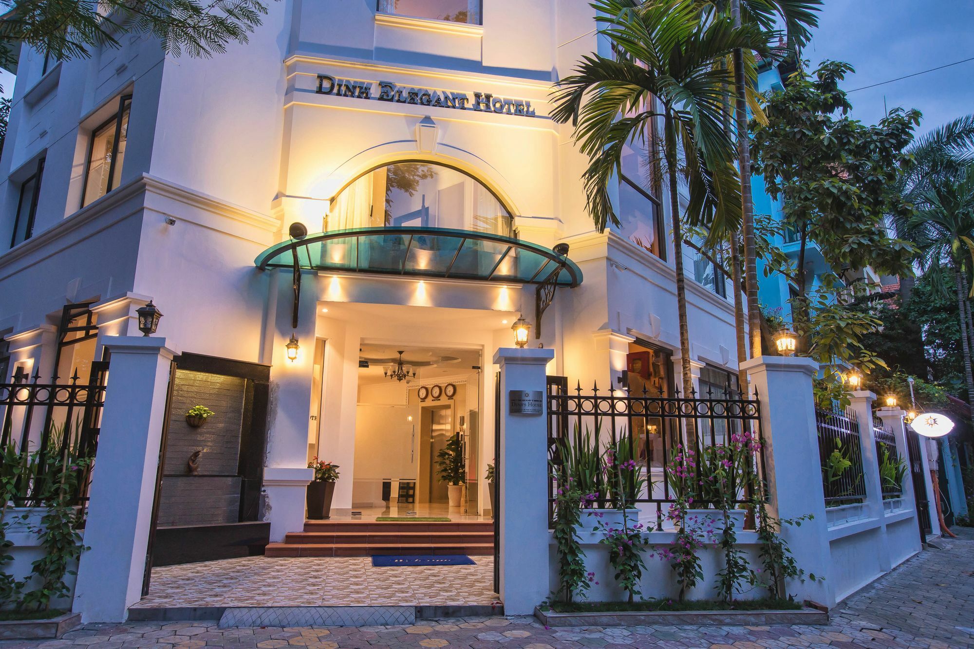 Dinh Elegant Hanoi Hotel Buitenkant foto
