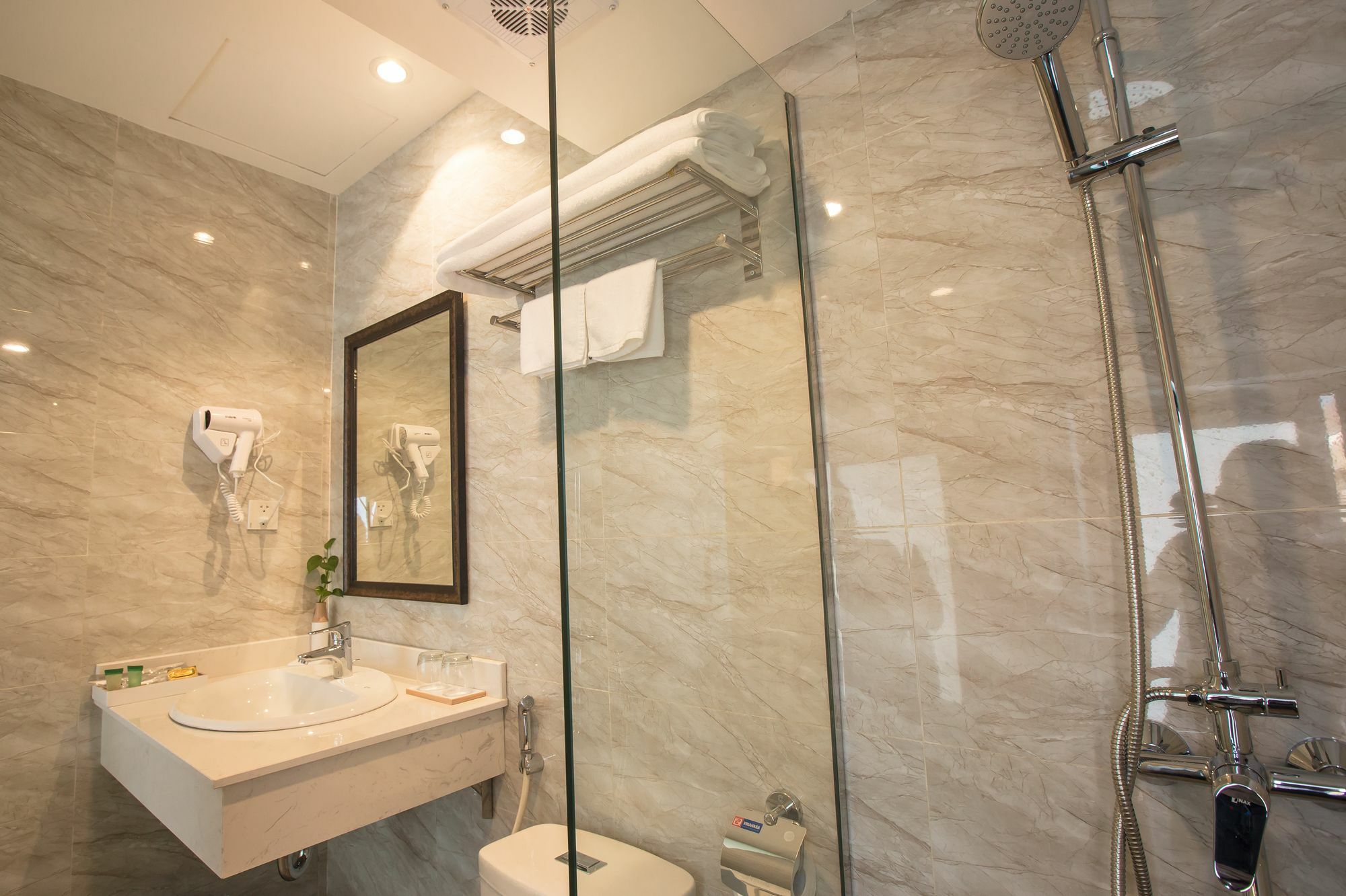 Dinh Elegant Hanoi Hotel Buitenkant foto